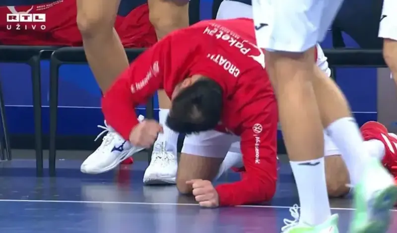 Zapamtite ovu sliku! Kapetan Duvnjak udara šakom o pod, burno slavi Kuzmanovićevu obranu!