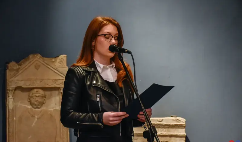 FOTO: Posjetili smo Noć muzeja na Humcu i izložbu posvećenu Jurju Škarpi! Hercegovačka, kulturna noć oduševila