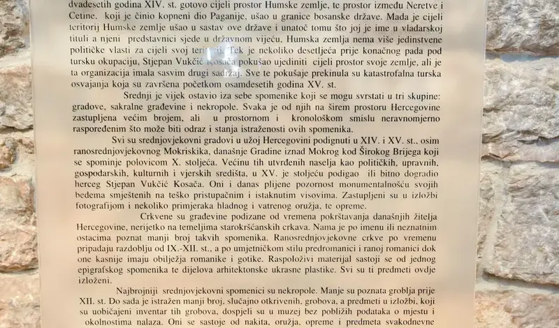 FOTO: Posjetili smo Noć muzeja na Humcu i izložbu posvećenu Jurju Škarpi! Hercegovačka, kulturna noć oduševila