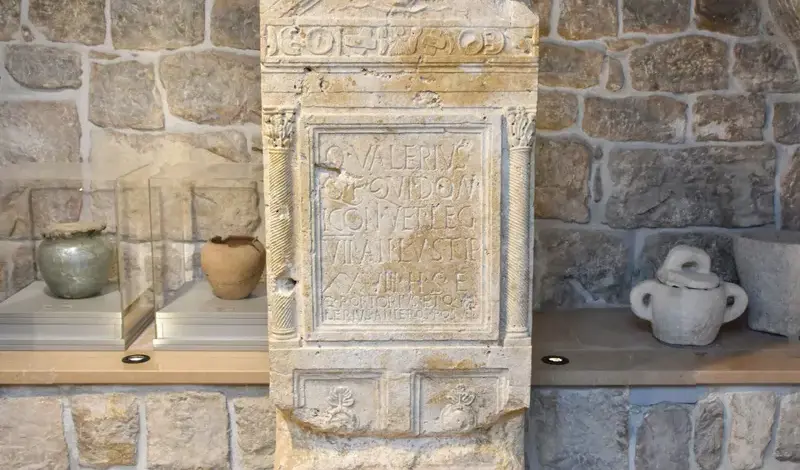 FOTO: Posjetili smo Noć muzeja na Humcu i izložbu posvećenu Jurju Škarpi! Hercegovačka, kulturna noć oduševila