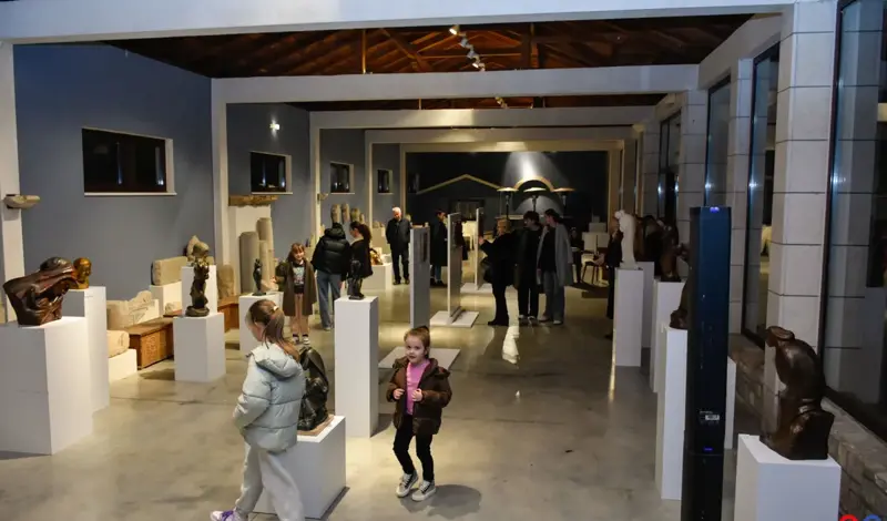 FOTO: Posjetili smo Noć muzeja na Humcu i izložbu posvećenu Jurju Škarpi! Hercegovačka, kulturna noć oduševila