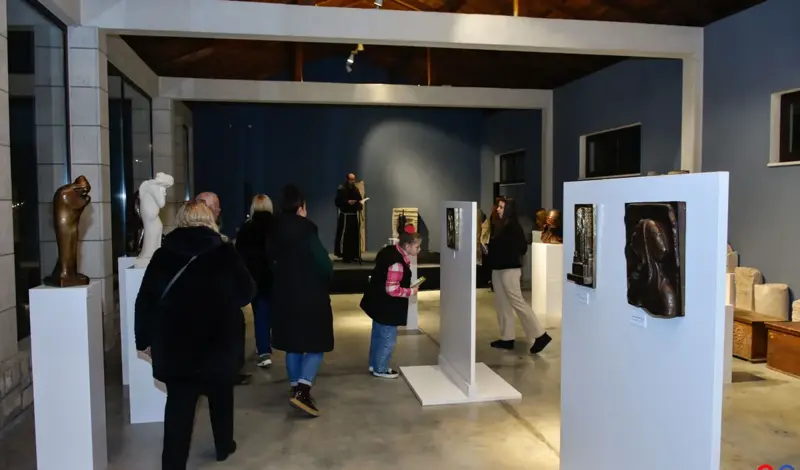 FOTO: Posjetili smo Noć muzeja na Humcu i izložbu posvećenu Jurju Škarpi! Hercegovačka, kulturna noć oduševila