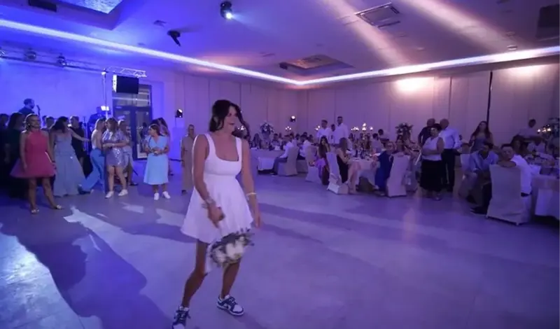 Mlada je bacala buket, a onda se dogodio neočekivani zaokret VIDEO