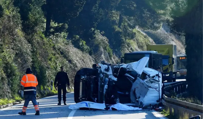 Dubrovnik: Velika stijena pala na kombi, čovjek na mjestu poginuo