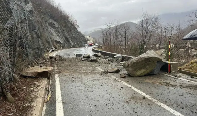 Odron ogromne stjene kod Jablanice usporava promet