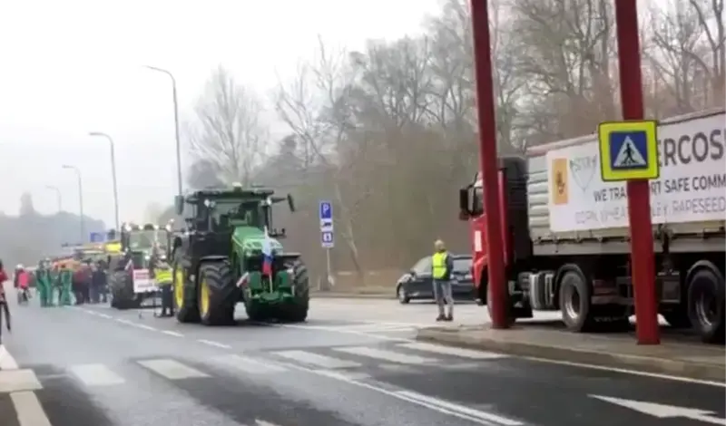 VIDEO Češki i slovački poljoprivrednici blokirali granični prijelaz zbog uvoza