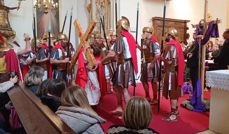 VIDEO: Izvođači s  područja drevne Imote zapjevali u gradu Željeznom, kantači dodirnuli srca vjernika
