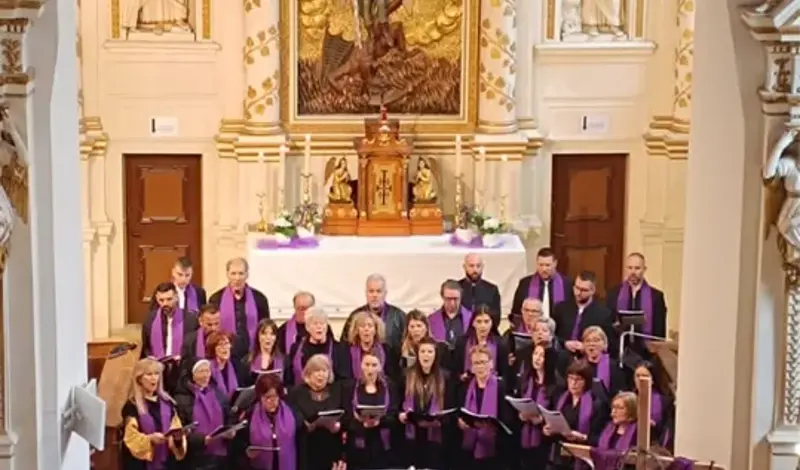 VIDEO: Izvođači s  područja drevne Imote zapjevali u gradu Željeznom, kantači dodirnuli srca vjernika