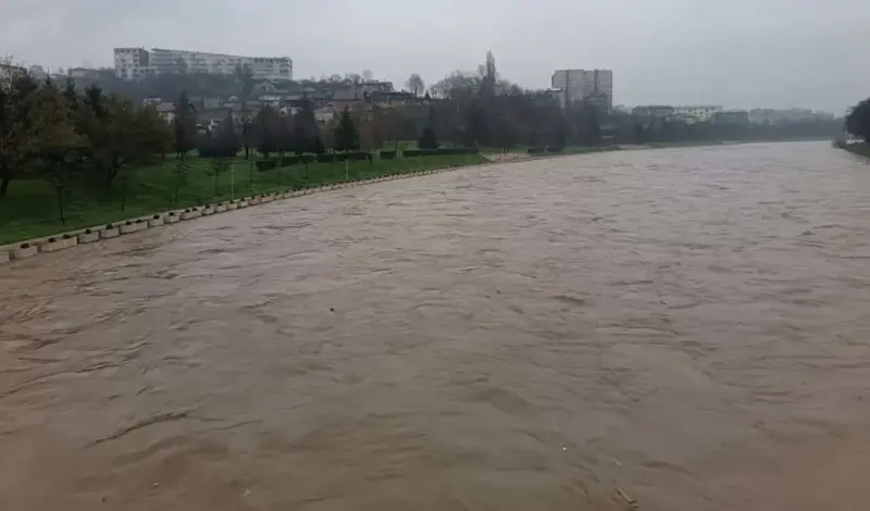 Prijavljen nestanak žene u Kaknju, istražuje se je li skočila u nabujalu rijeku