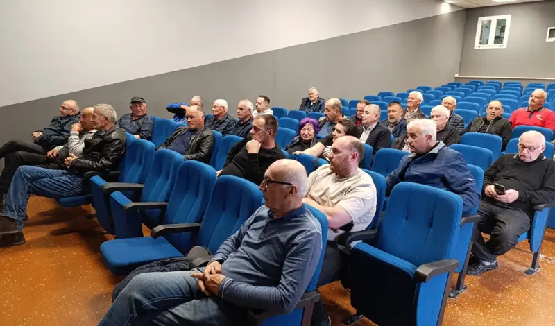 U Grudama održano stručno predavanje za pčelare FOTO