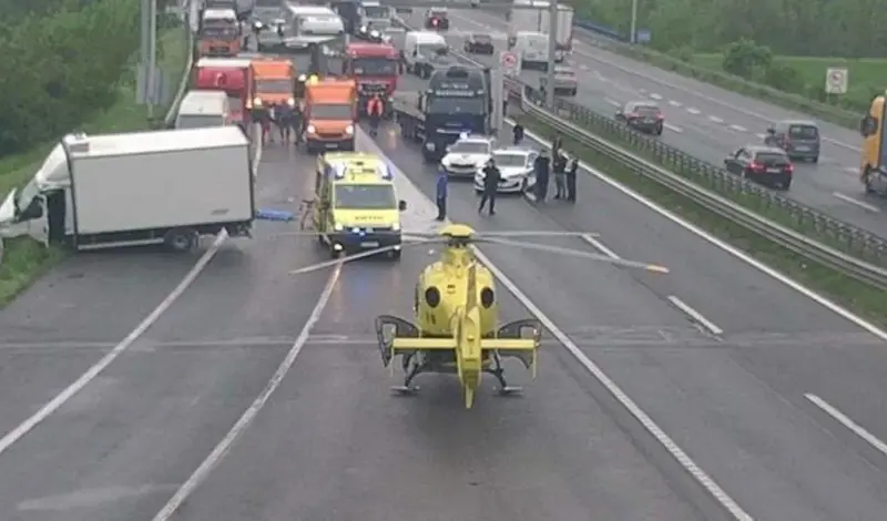 U strašnom sudaru poginule dvije osobe, helikopter hitne pomoći sletio na obilaznicu