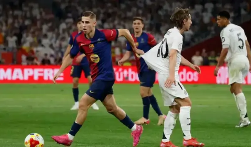 Barca osvojila Kup! Rudiger gađao suca bocom pa nakon promašaja pokušao opet. Modrić u suzama