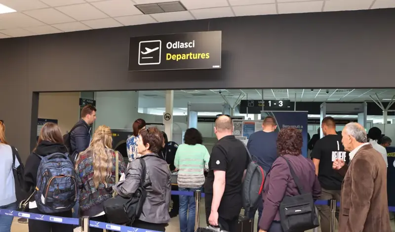 Prvi avion pun putnika iz Düsseldorfa sletio u Mostar FOTO