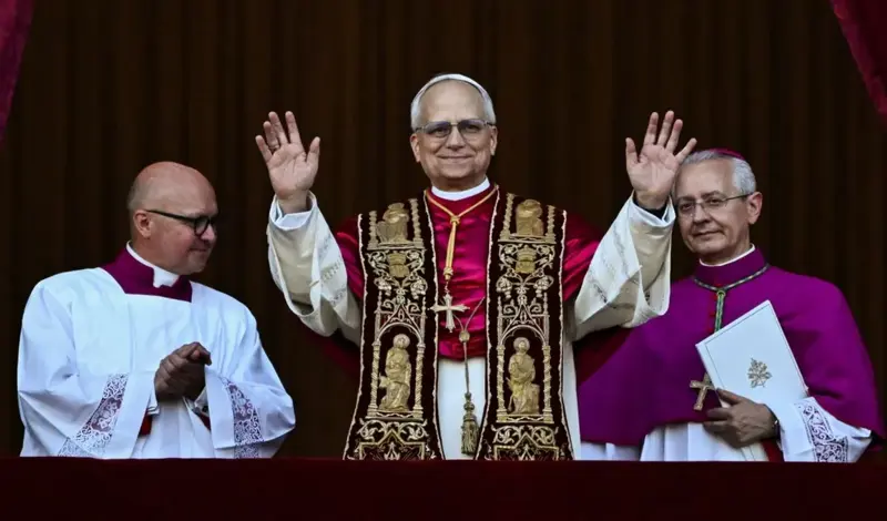 Papa Lav XIV. obratio se svijetu: BOG VAS SVE VOLI, NEKA MIR BUDE S VAMA