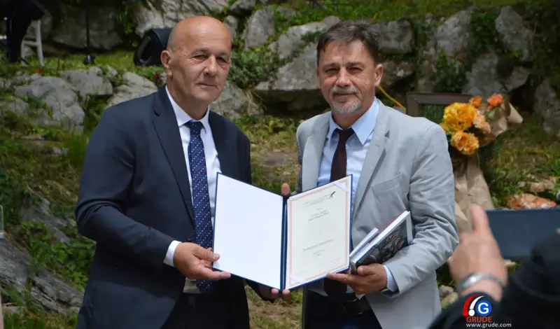 Tomislavu Domoviću dodijeljena Godišnja nagrada DHK HB Antun Branko Šimić FOTOGALERIJA