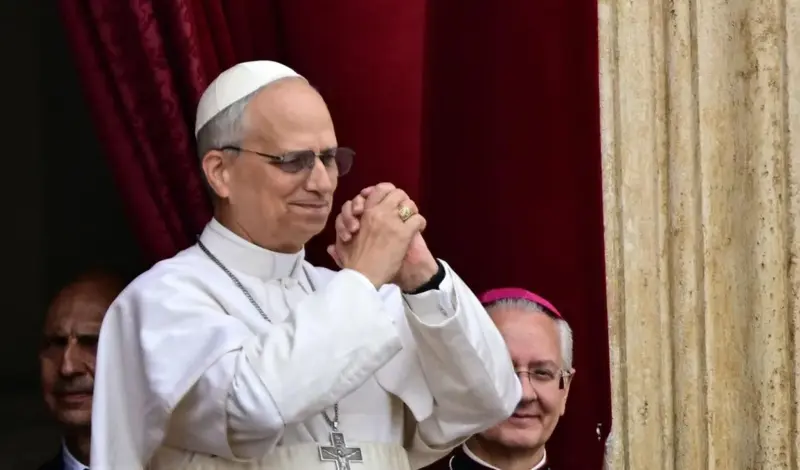 Deseci tisuća ljudi u Vatikanu, izašao je Lav XIV., predvodio molitvu pa mnoge pozitivno iznenadio potezom