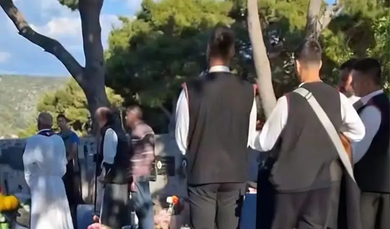 VIDEO: Dalmatinskoj legendi na sprovodu zapjevali 'Volim piti i ljubiti', Vuco: Čovik je poslao poruku 