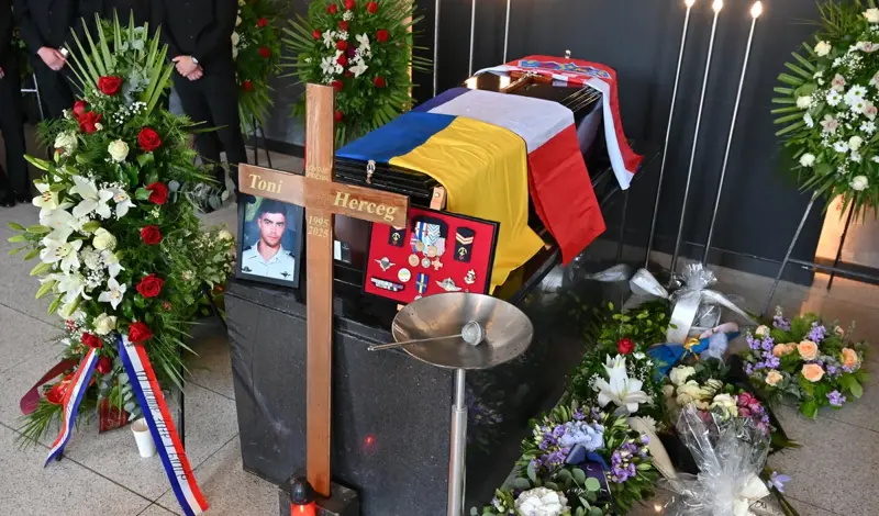 FOTO: Emotivan oproštaj od heroja Tonija Hercega! Veleposlanik: Heroji ne umiru! Ukrajina zahvaljujući njima još stoji i bori se za slobodu!