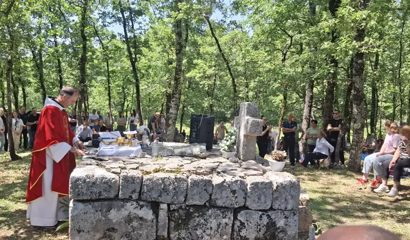 Služena misa na Biskupovu grobu FOTO