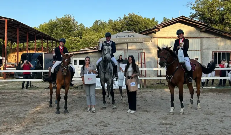 50 natjecateljskih parova na tradicionalnom preponskom turniru KK Stina FOTO