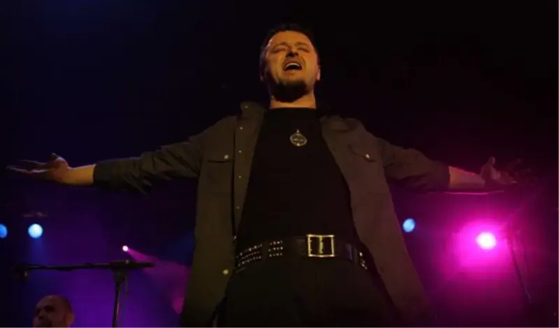 (VIDEO) Thompson: Ratovi se čuju i zidovi grade, rastapa se čelik za neka nova zla...
