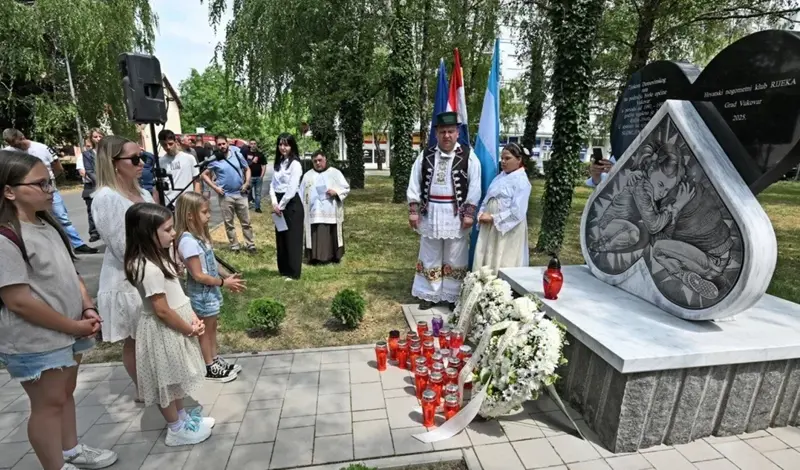 U Borovom naselju otkriveno spomen obilježje za djecu ubijenu u Vukovaru i okolici