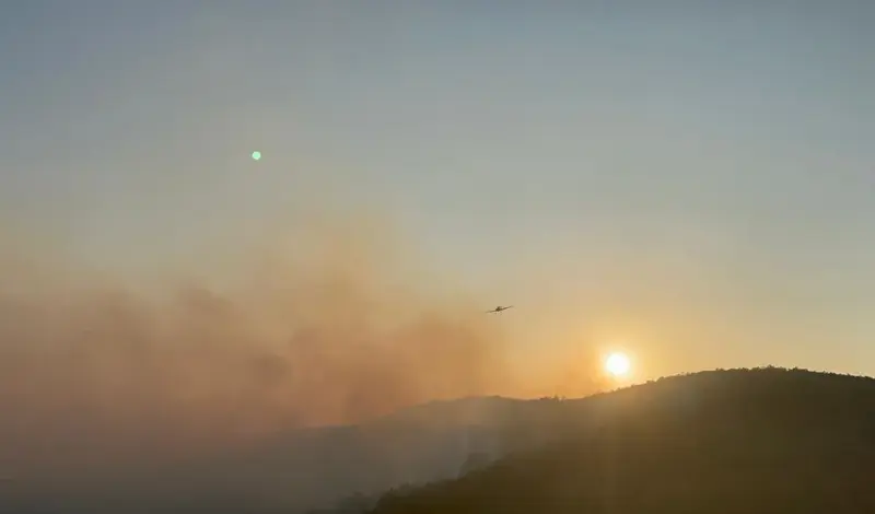 FOTO - Zbog požara kod Gruda zatražen i helikopter OSBIH