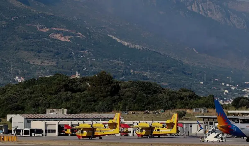 Požar u Kaštelima. Na terenu 110 vatrogasaca, kanaderi se ne mogu uključiti zbog vjetra