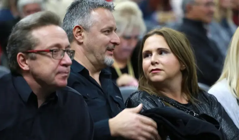 Samo je ljubav tajna dvaju svjetova! Marko se u Sandru zaljubio na koncertu u Torontu, istog trena znao je sve