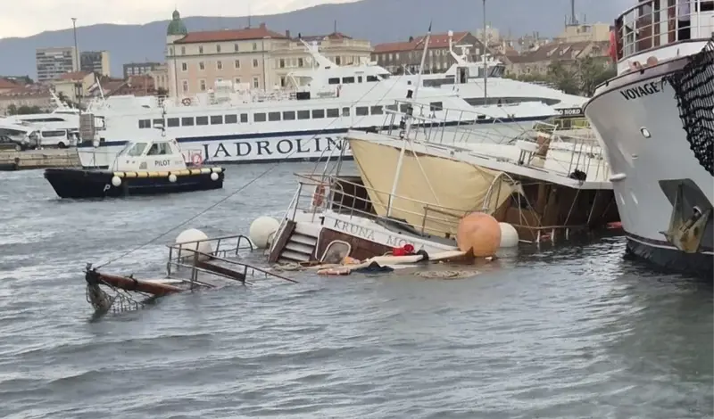 Uslijed nevremena u Splitu potonuo brod