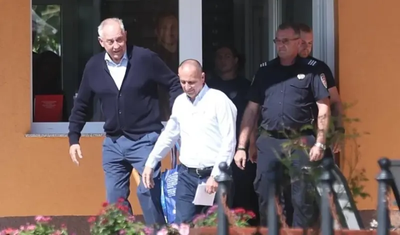 Dobro raspoloženi ''Ćaća'' izišao iz zatvora! Ivo Sanader je na slobodi