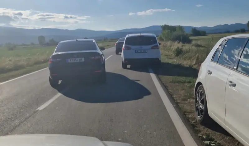Nakon Thompsonova koncerta ljudi još pokušavaju izići iz Sinja