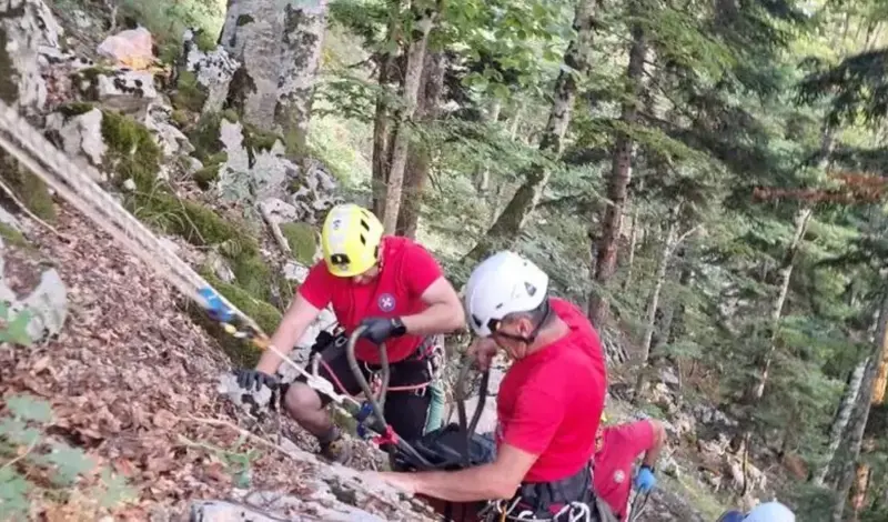Prijateljice išle quadom na planinu. Sletjele niz provaliju. Jedna je poginula