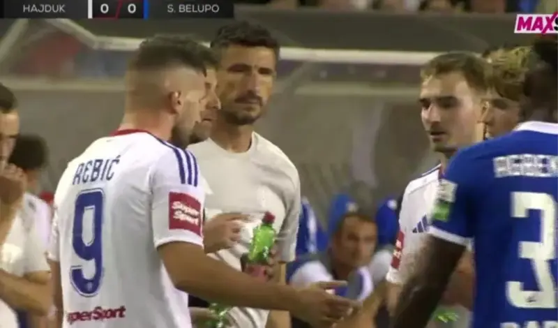 Rebić nije odbio dati vodu igraču Slaven Belupa! Razgovarao je s trenerom, kasnije mu ponudio vodu