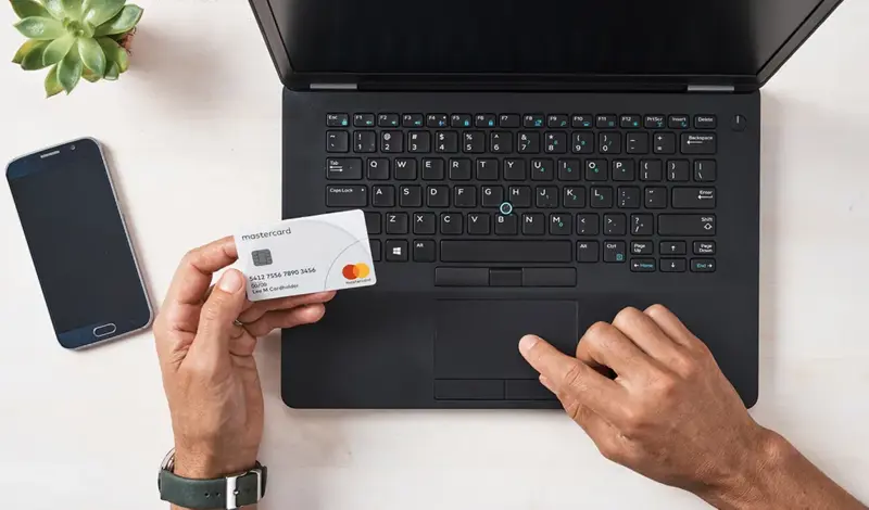 Upoznao djevojku na internetu pa ostao bez novca
