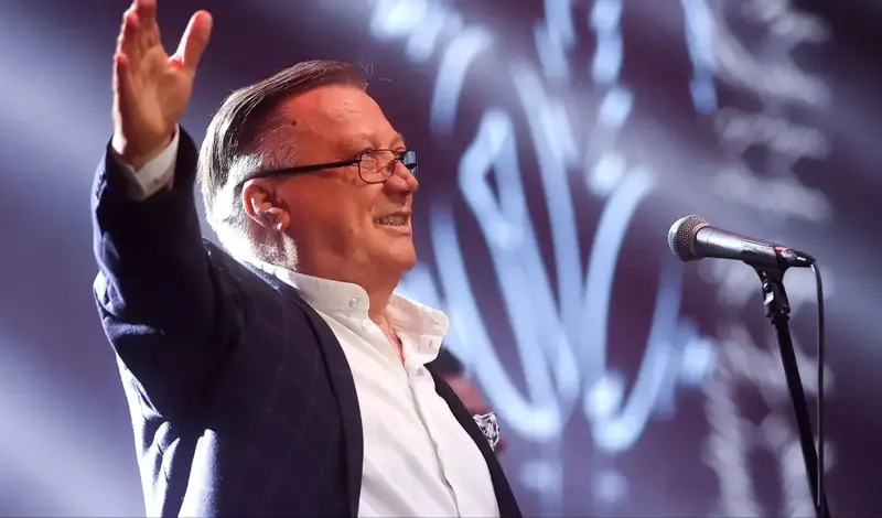 VIDEO: Halid Bešlić zapjevao pjesmu posvećenu supruzi! Emocije posebno snažne zbog njegova zdravstvenog stanja