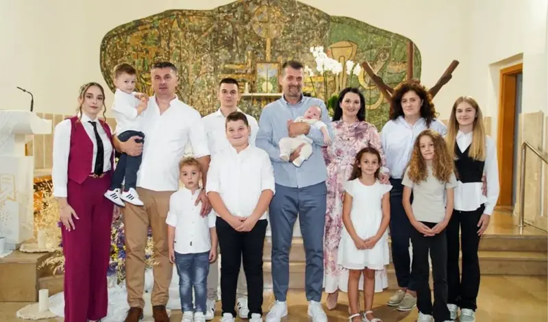 U obitelji Falak kršteno sedmo dijete FOTO