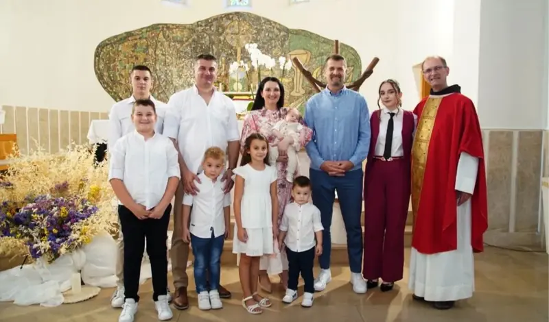 U obitelji Falak kršteno sedmo dijete FOTO