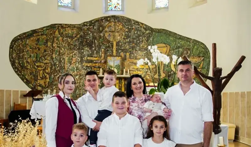 U obitelji Falak kršteno sedmo dijete FOTO