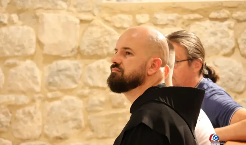 U TVOJIM RUKAMA - fra Marin Karačić pjeva za centar ''Marija - naša nada''