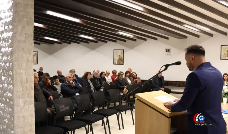 Predstavljena knjiga ''Krvlju opečaćeni za nebo'', u kojoj su opsežno sabrani životopisi 66. hercegovačkih franjevaca ubijenih u II. svjetskom ratu i poraću FOTO