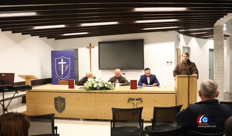 Predstavljena knjiga ''Krvlju opečaćeni za nebo'', u kojoj su opsežno sabrani životopisi 66. hercegovačkih franjevaca ubijenih u II. svjetskom ratu i poraću FOTO