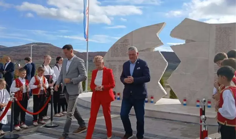 U Roškom Polju otvoren Park sa spomen-obilježjem poginulim hrvatskim braniteljima 