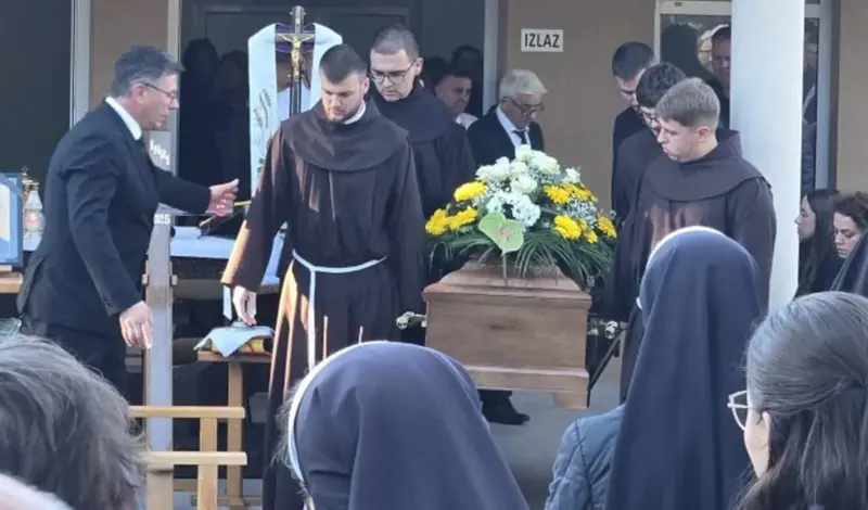 Vjernici, subraća, obitelj i prijatelji oprostili se od fra Petra Krasića