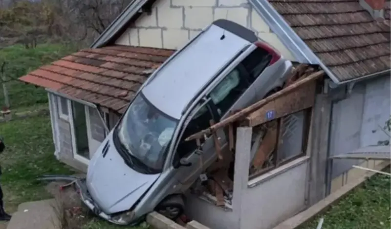 VIDEO Auto u Srbiji završio na kući, objavljena snimka 