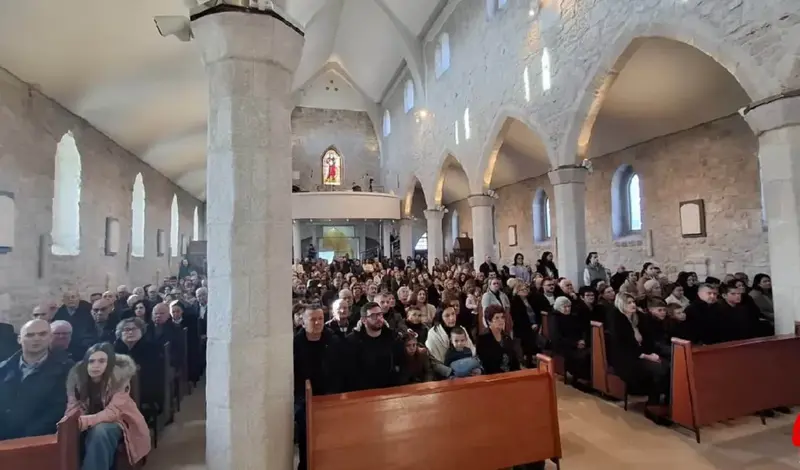FOTO: Božić u Grudama! Fra Stanko Pavlović: Božić dočekujemo u sjeni nikad veće nesigurnosti, ali novorođeni Isus je naša najveća sigurnost