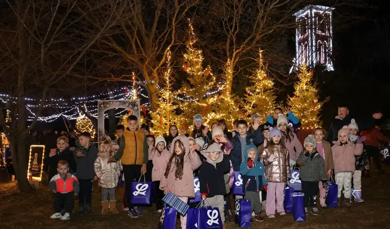 U miru, ljubavi i veselju održan je humanitarni Advent u Bobanovoj Dragi FOTO