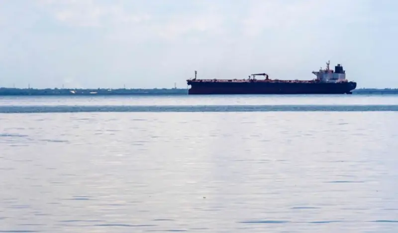 Amerikanci se ukrcali na ''Madurov'' tanker koji prati ruska podmornica, zaplijenili ga