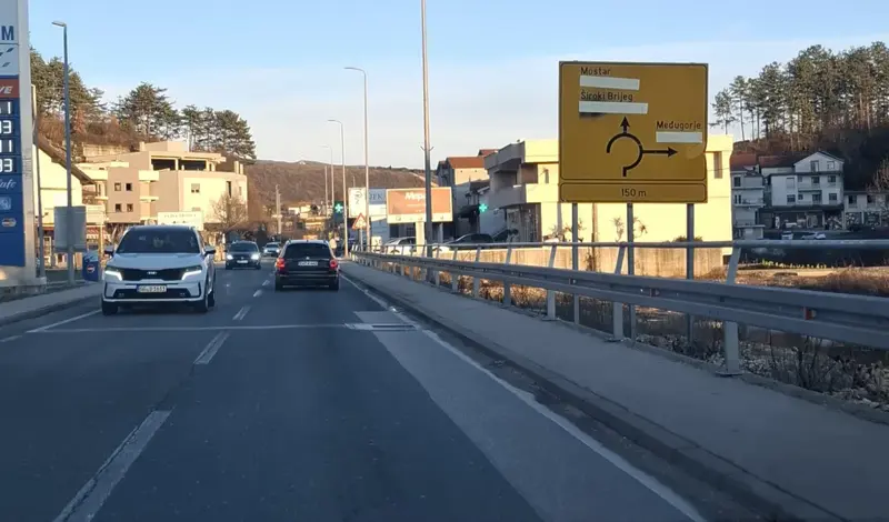 FOTO: Noć na glavu i udri! Jutros kroz Široki Brijeg usporen promet, ali je urađeno što je planirano