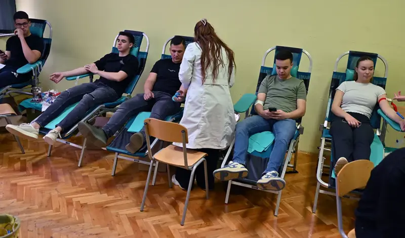 Grude: Učenici i djelatnici srednje škole darovali 30 doza krvi